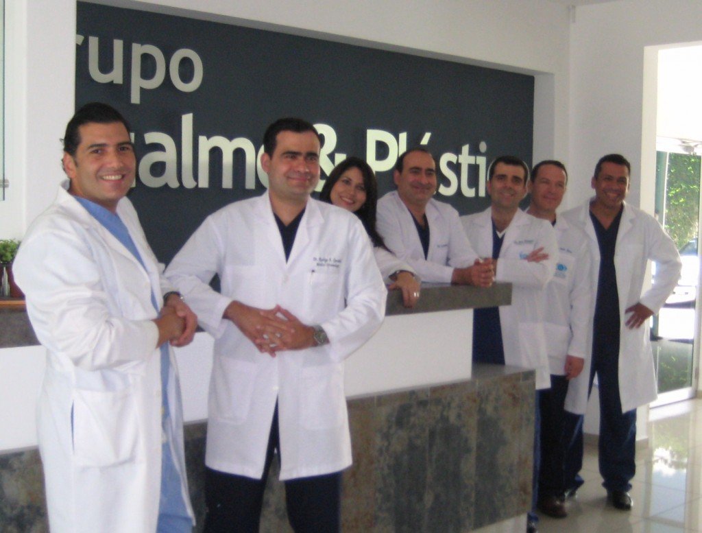 Equipo-de-Medicos-Profesionales-OftalmoPlartico-Oftalmologia-y-Cirugia-Plastica-El-Salvador